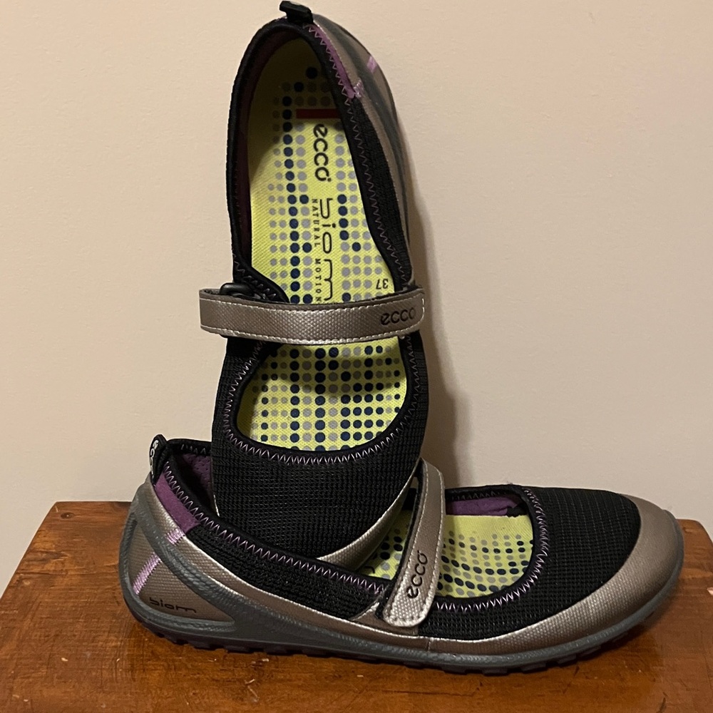 ECCO Biom Women's Black & Purple MaryJane Athletic Shoes